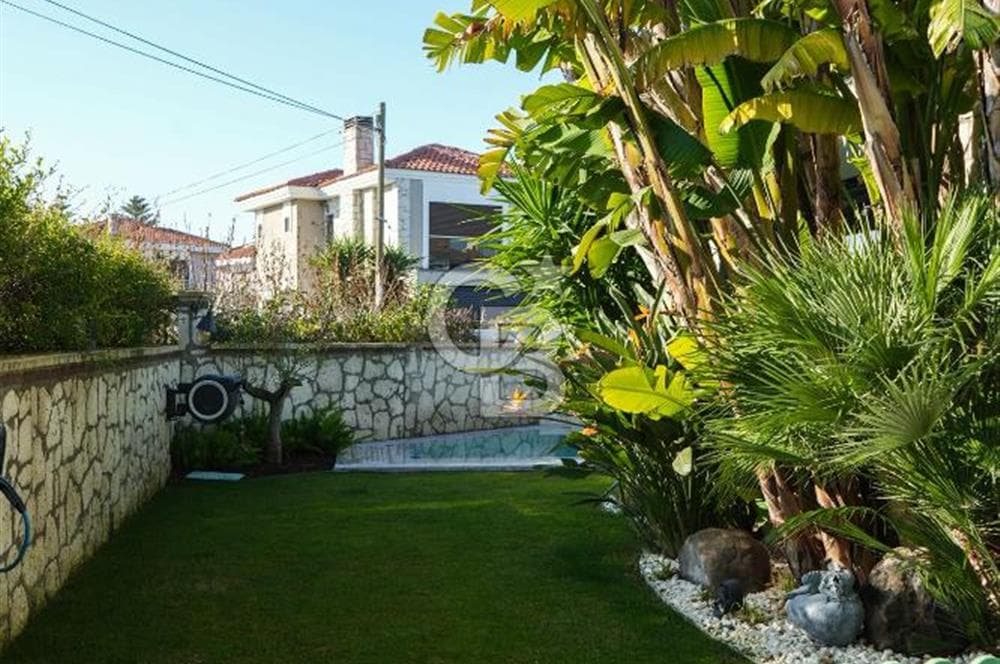 Alaçatı Göbene stone villa, evening light — Odabaşı Realestate, İzmir